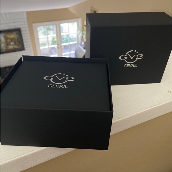 NEW $3,000 retail NIB Black Diamond Watch LOOK
Women’s GV2 Venice - Picture 7 of 11